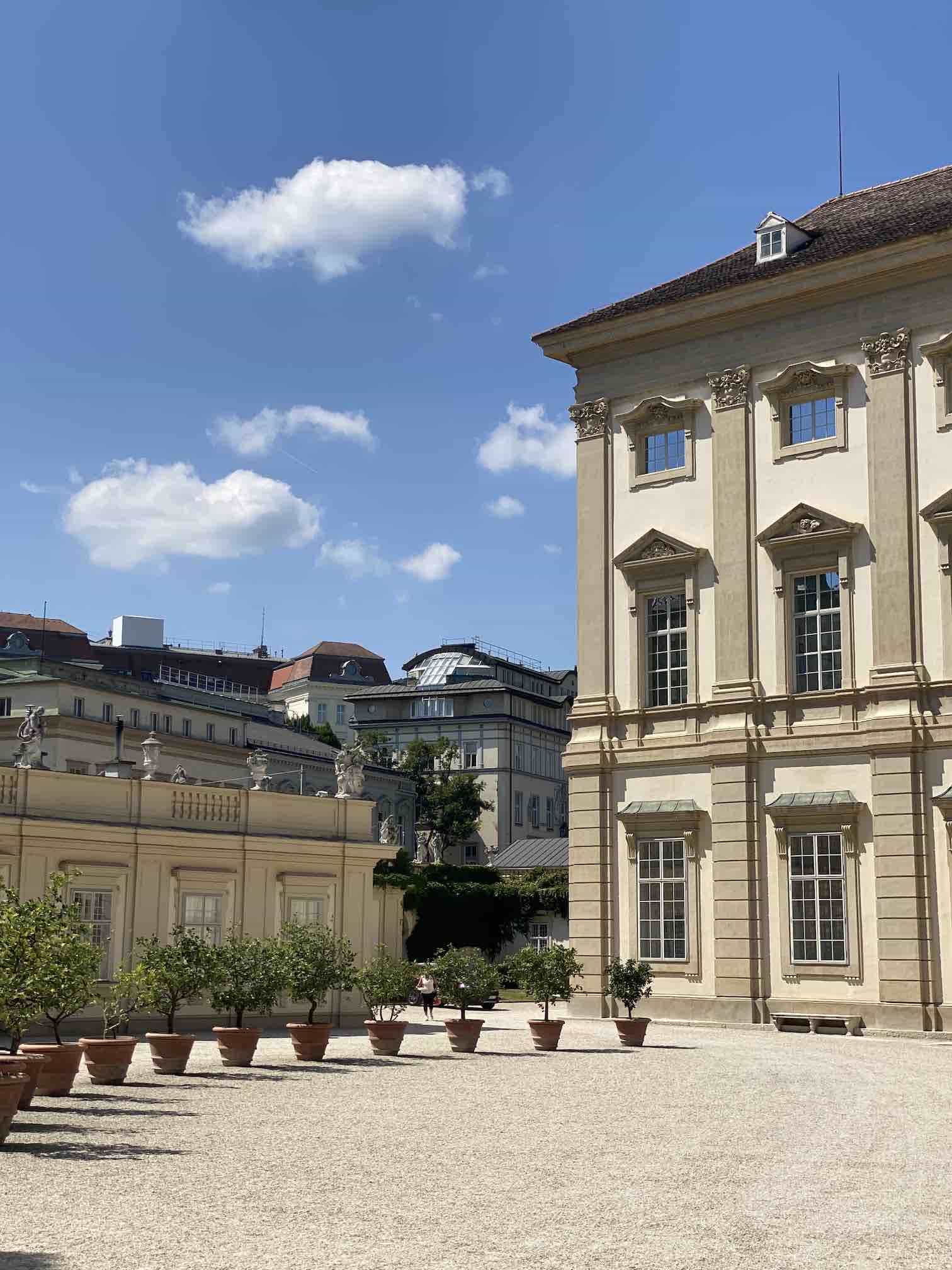 Wien fernab der Touristenpfade, Lichtenstein Palais Wien, historisches Gebäude mit barocker Architektur