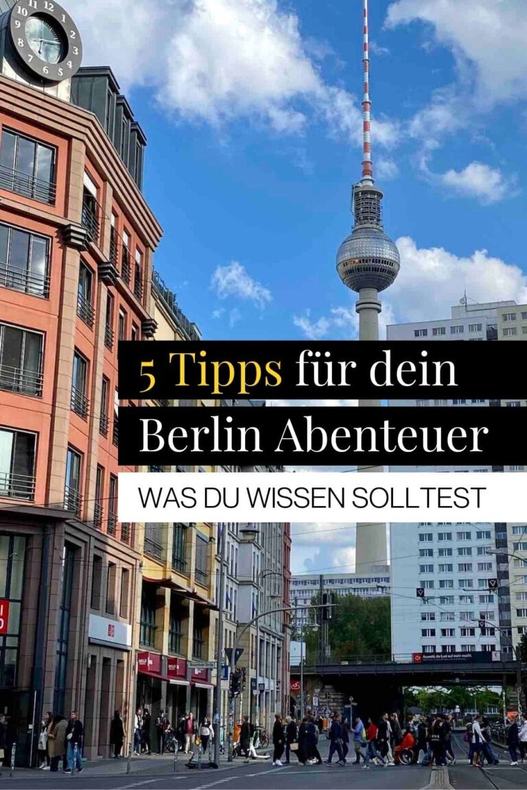 Coverbild für Blogartikel, Berlin Mitte, Blick auf den Fernsehturm und belebte Straße am Hackeschen Markt